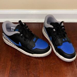 Boys Jordan Legacy 312 Low sneaker, size 1Y, like new condition, original box